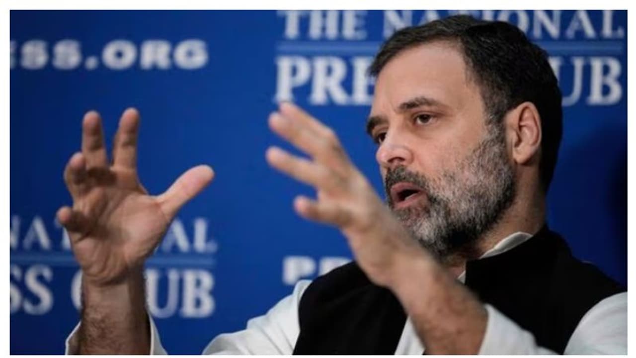 ಆರೆಸ್ಸೆಸ್ನಿಂದ ದೇಶದ ಭವಿಷ್ಯ ನಿರ್ಮಾಣ ಅಸಾಧ್ಯ: ರಾಹುಲ್ ಗಾಂಧಿ ಆರೆಸ್ಸೆಸ್ನಿಂದ ದೇಶದ ಭವಿಷ್ಯ ನಿರ್ಮಾಣ ಅಸಾಧ್ಯ: ರಾಹುಲ್ ಗಾಂಧಿ