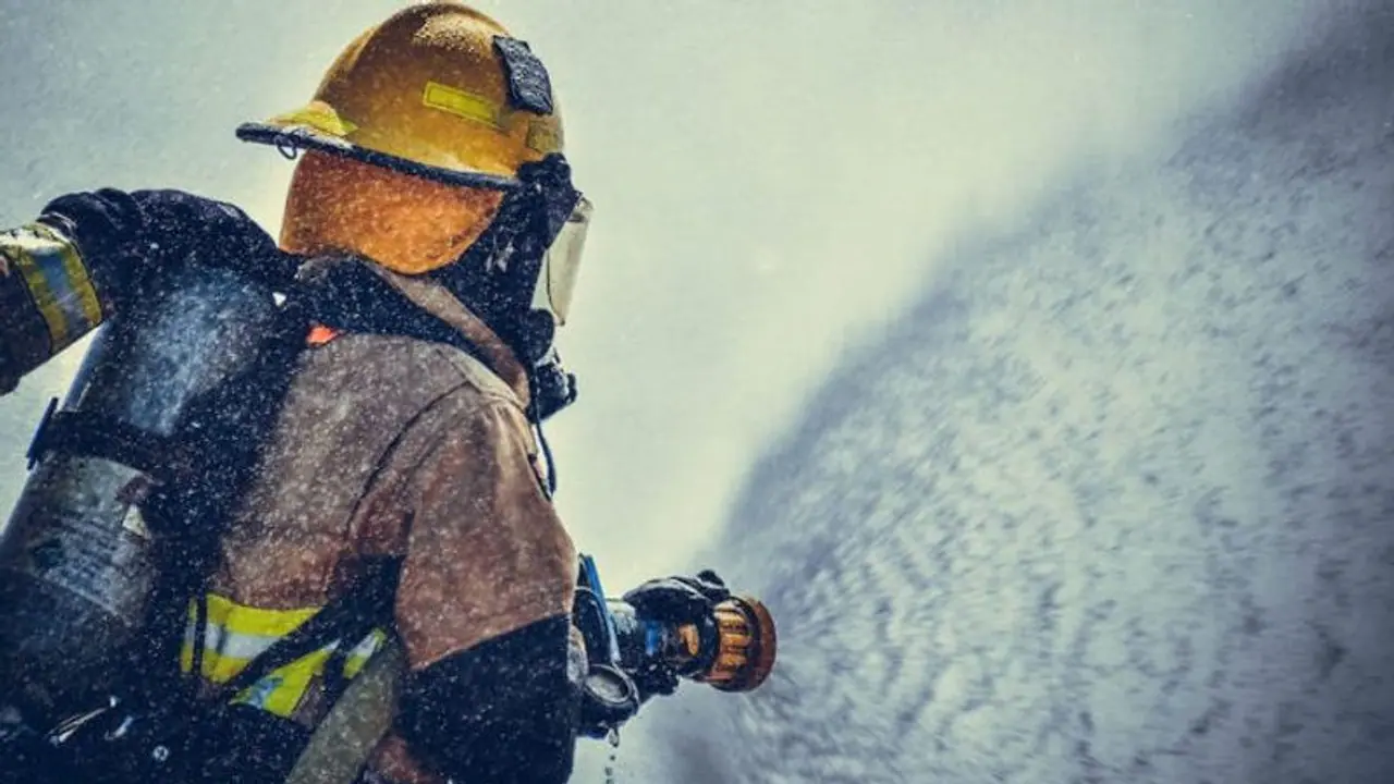 Mumbai: Fire in 5 storey building doused after 30 hours Mumbai: Fire in 5 storey building doused after 30 hours