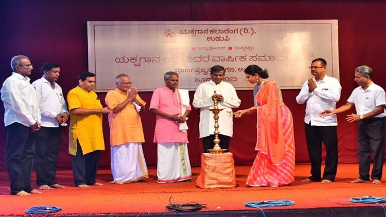 ಉಡುಪಿ: ಯಕ್ಷಗಾನ ಕಲಾವಿದರ ಸಮಾವೇಶ, ಯಕ್ಷರಂಗದ ಹೊಸ ಸಾಧ್ಯತೆಗಳ ಕುರಿತು ಸಮಾಲೋಚನೆ ಉಡುಪಿ: ಯಕ್ಷಗಾನ ಕಲಾವಿದರ ಸಮಾವೇಶ, ಯಕ್ಷರಂಗದ ಹೊಸ ಸಾಧ್ಯತೆಗಳ ಕುರಿತು ಸಮಾಲೋಚನೆ
