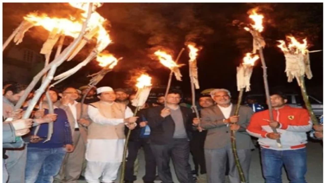 జమ్ము కశ్మీర్లో సూఫీ దర్గాల అభివృద్ధి.. సూఫీ సర్క్యూట్తో ఆధ్యాత్మిక యాత్రలకు ప్రభుత్వ ప్రణాళిక జమ్ము కశ్మీర్లో సూఫీ దర్గాల అభివృద్ధి.. సూఫీ సర్క్యూట్తో ఆధ్యాత్మిక యాత్రలకు ప్రభుత్వ ప్రణాళిక