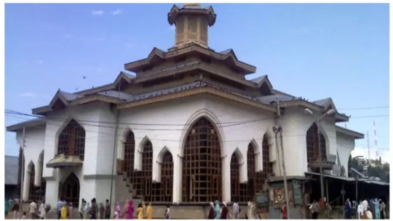 కాశ్మీర్లో సూఫీని నిర్మూలించడానికి పాక్ ఉగ్రవాది మస్త్ గుల్ ఏ విధంగా ప్రయత్నించాడంటే.. కాశ్మీర్లో సూఫీని నిర్మూలించడానికి పాక్ ఉగ్రవాది మస్త్ గుల్ ఏ విధంగా ప్రయత్నించాడంటే..