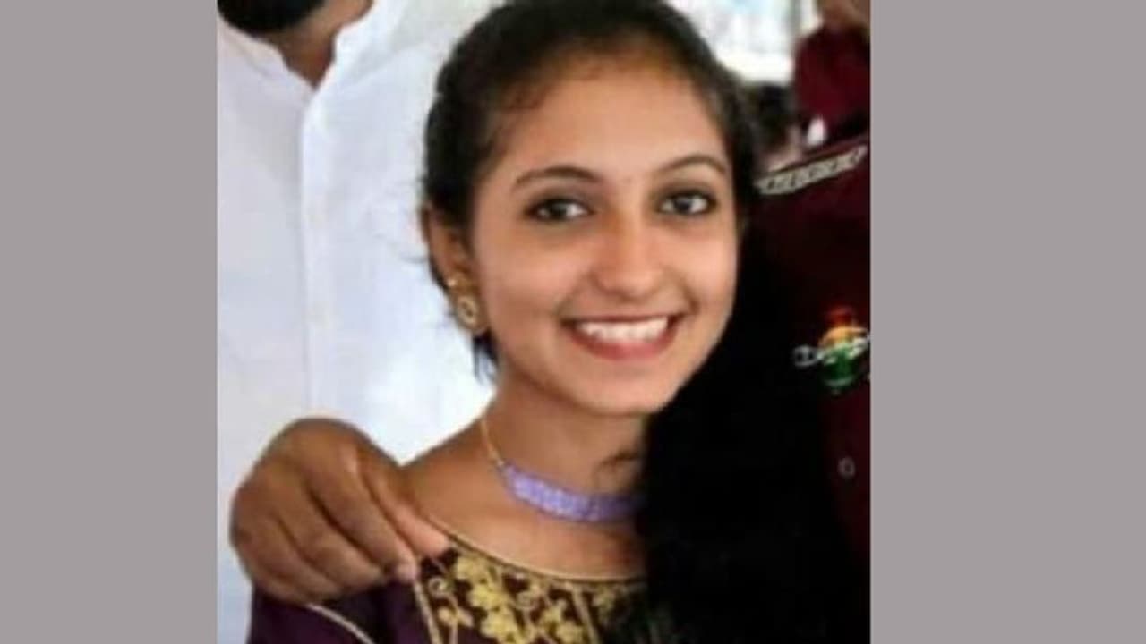 ആശുപത്രി പരിശോധനയിൽ ഒന്നും കണ്ടെത്തിയില്ല, ഡിസ്ചാർജ് ചെയ്തതിന് പിന്നാലെ 18 കാരി കുഴഞ്ഞുവീണ് മരിച്ചു! ആശുപത്രി പരിശോധനയിൽ ഒന്നും കണ്ടെത്തിയില്ല, ഡിസ്ചാർജ് ചെയ്തതിന് പിന്നാലെ 18 കാരി കുഴഞ്ഞുവീണ് മരിച്ചു!