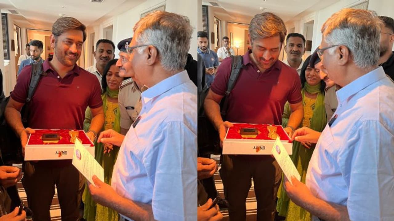 குஜராத்தில் உயரமான ஒற்றுமை சிலையை நிறுவ தோனிக்கு அழைப்பு விடுத்த கூடுதல் தலைமைச் செயலாளர்! குஜராத்தில் உயரமான ஒற்றுமை சிலையை நிறுவ தோனிக்கு அழைப்பு விடுத்த கூடுதல் தலைமைச் செயலாளர்!