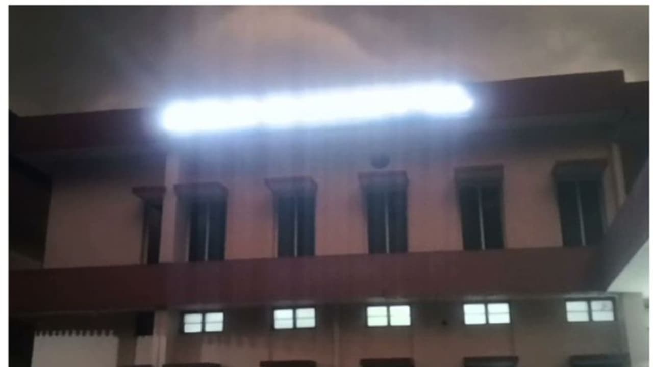 ഹോട്ടൽ മാലിന്യനീക്കം സംബന്ധിച്ച തർക്കം; കോട്ടയം കടനാട് പഞ്ചായത്തിൽ അംഗങ്ങൾ തമ്മിലടിച്ചു ഹോട്ടൽ മാലിന്യനീക്കം സംബന്ധിച്ച തർക്കം; കോട്ടയം കടനാട് പഞ്ചായത്തിൽ അംഗങ്ങൾ തമ്മിലടിച്ചു