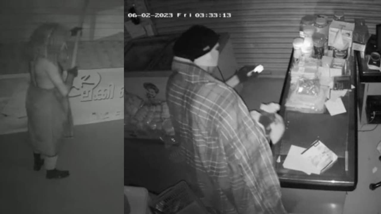 പുലർച്ചയോടെ പുതപ്പ് മൂടിയെത്തി, ഏറെ നേരം ചുറ്റിത്തിരിഞ്ഞു, വടി ഉപോയഗിച്ച് കടകളുടെ സിസിടിവി മറച്ചു, മോഷണം! പുലർച്ചയോടെ പുതപ്പ് മൂടിയെത്തി, ഏറെ നേരം ചുറ്റിത്തിരിഞ്ഞു, വടി ഉപോയഗിച്ച് കടകളുടെ സിസിടിവി മറച്ചു, മോഷണം!