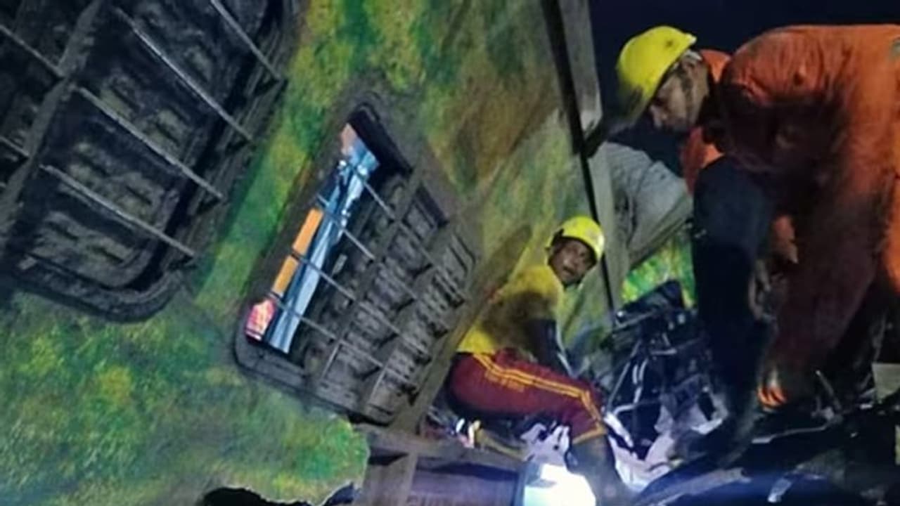 கோரமண்டல் விரைவு ரயில் விபத்து.. தடம் புரண்ட ரயில் பெட்டிகள் எவை? வெளியான அதிர்ச்சி தகவல்.!