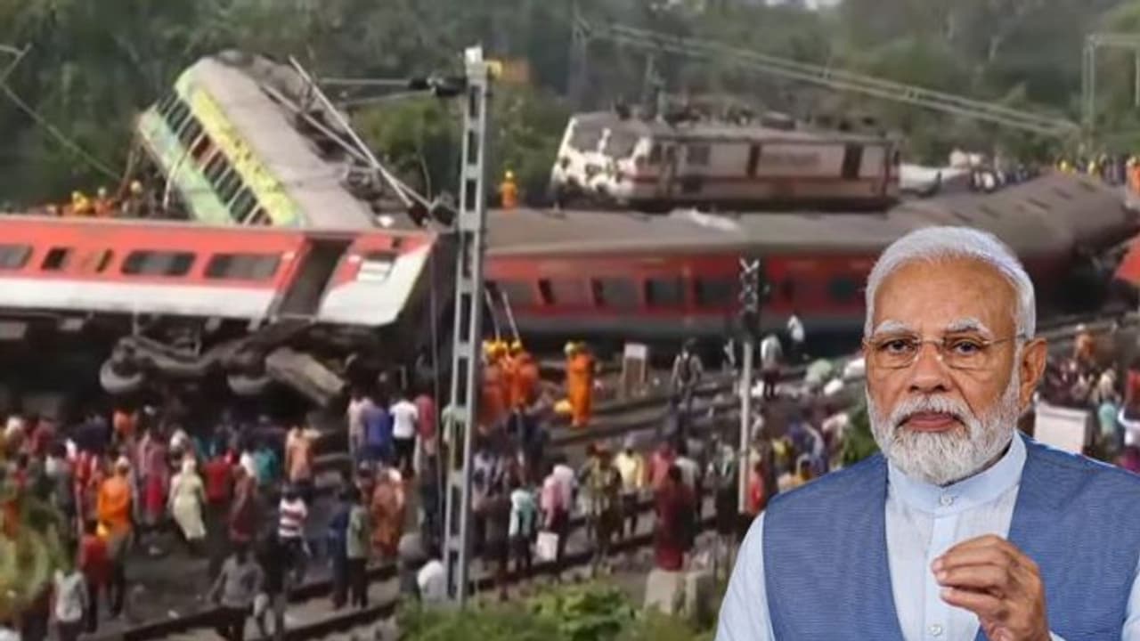 അതിദാരുണാപകടം; സ്ഥലം സന്ദർശിക്കാൻ പ്രധാനമന്ത്രി ഒഡിഷയിലേക്ക്, റയിൽവേ മന്ത്രിയുടെ രാജിയാവശ്യപ്പെട്ട് പ്രതിപക്ഷം