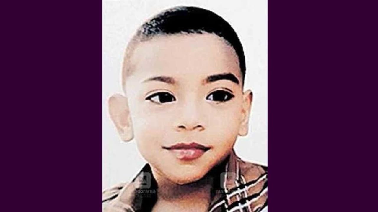 കാറിന്റെ കണ്ണാടി തട്ടി സ്കൂട്ടര് മറിഞ്ഞു; തെറിച്ച് വീണ രണ്ടുവയസുകാരന് മരിച്ചു കാറിന്റെ കണ്ണാടി തട്ടി സ്കൂട്ടര് മറിഞ്ഞു; തെറിച്ച് വീണ രണ്ടുവയസുകാരന് മരിച്ചു