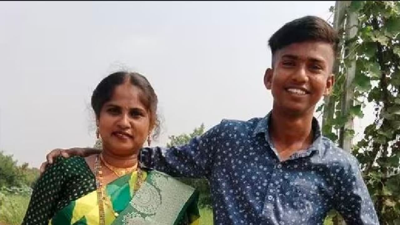 ಕಸ ಆಯುವ ಕೆಲಸ ಮಾಡ್ತಾ ಮಗನೊಂದಿಗೆ SSLC ಪಾಸ್ ಮಾಡಿದ ಅಮ್ಮ ಕಸ ಆಯುವ ಕೆಲಸ ಮಾಡ್ತಾ ಮಗನೊಂದಿಗೆ SSLC ಪಾಸ್ ಮಾಡಿದ ಅಮ್ಮ