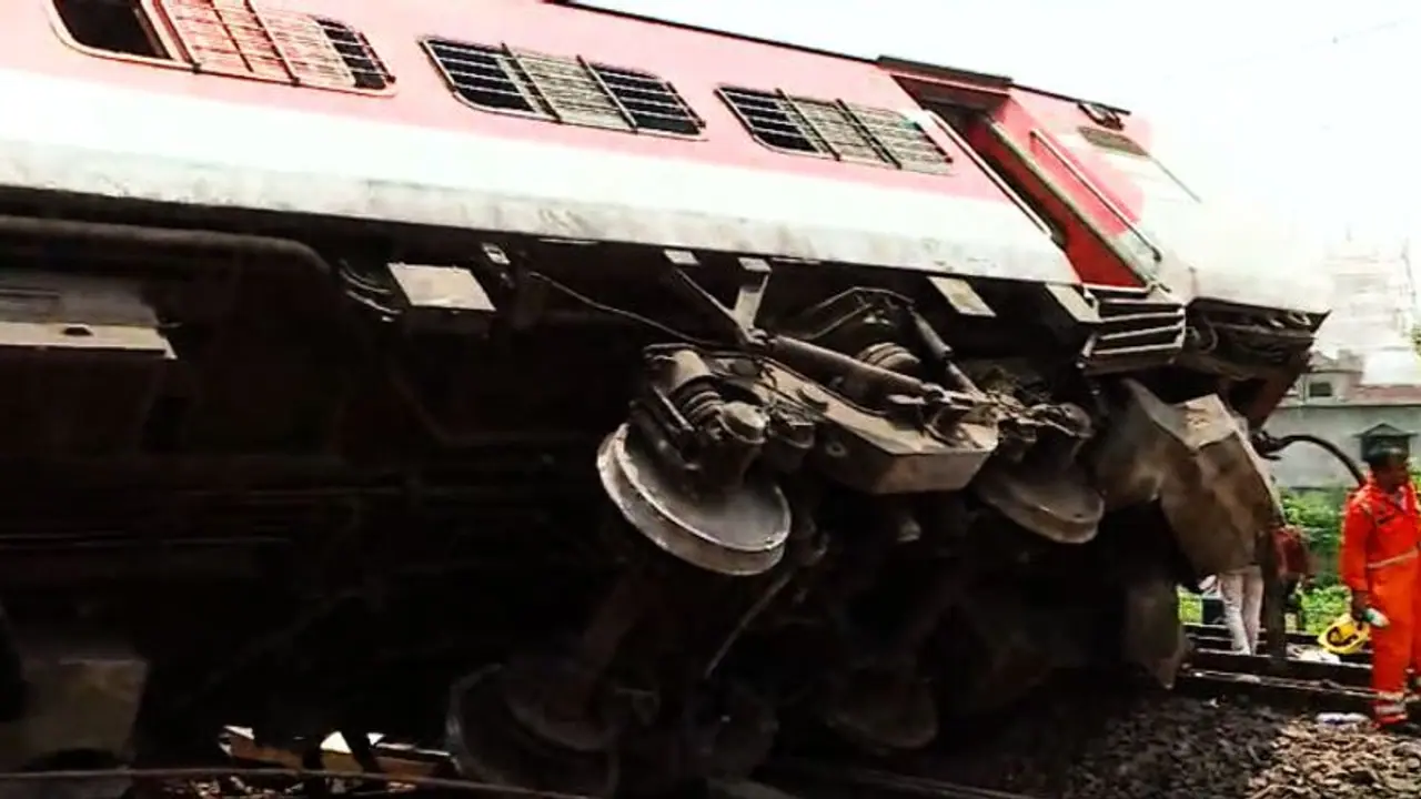 Signal interference behind Coromandel Express crash: Railway Board Signal interference behind Coromandel Express crash: Railway Board