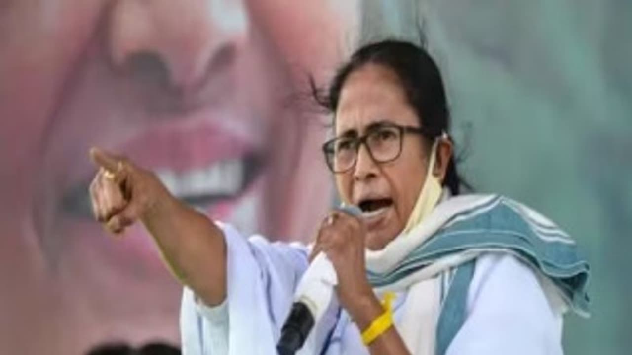 ಗೋದ್ರಾ ದುರಂತ ಮಾಡಿಸಿದ್ದು ಯಾರು? ಒಡಿಶಾ ರೈಲು ಅಪಘಾತದಲ್ಲಿ ಸಿಎಂ ಮಮತಾ ರಾಜಕೀಯ!