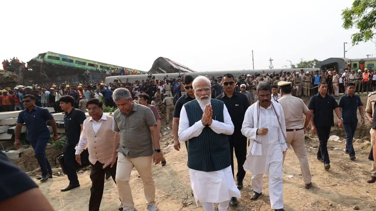 ஒடிசா கோர ரயில் விபத்து: ஆய்வு செய்த பிரதமர் மோடி.. அடுத்ததாக மருத்துவமனைக்கு விரைவு