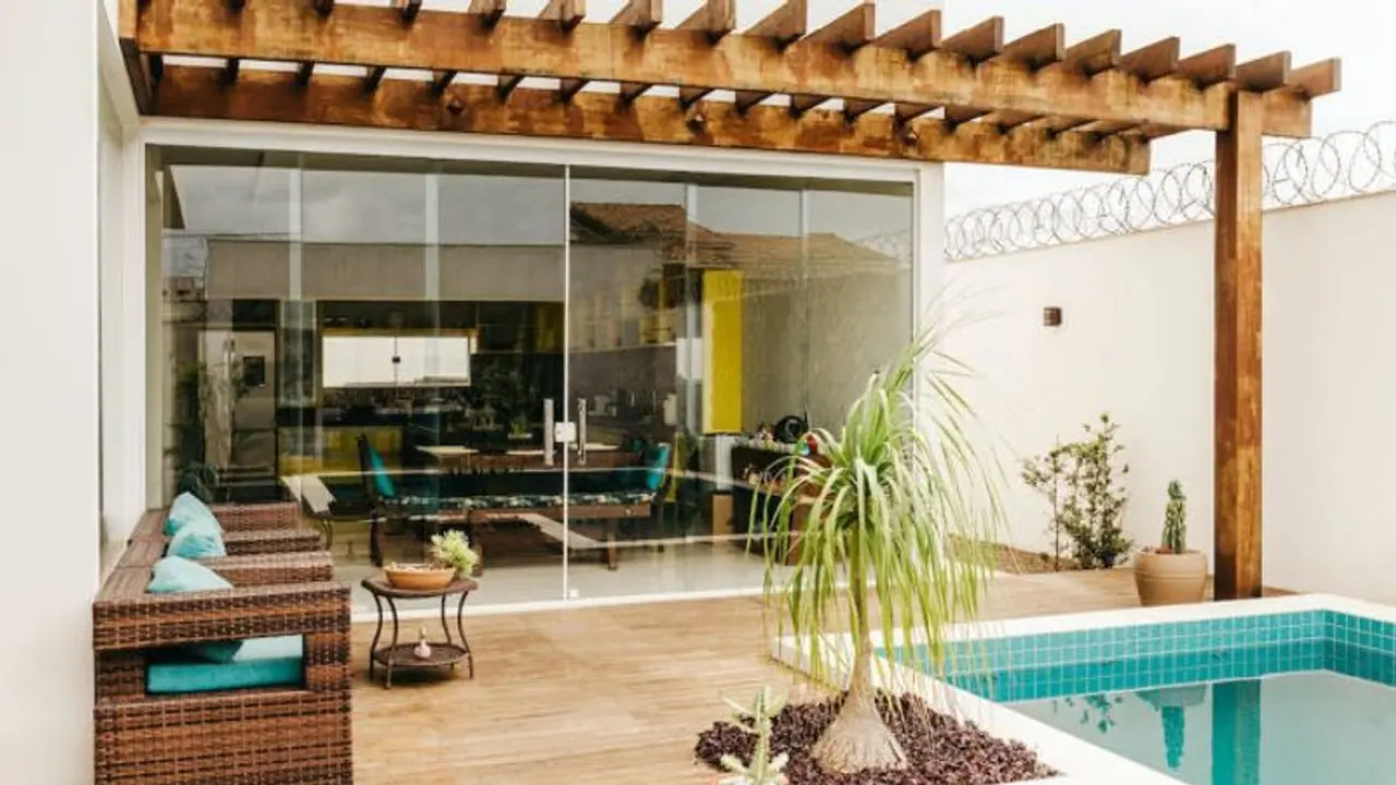 Interior Designs Decoded: Unwind in a captivating courtyard