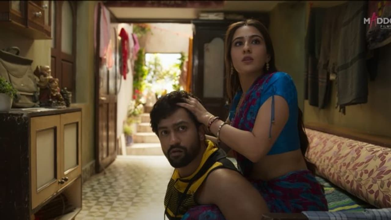 ബോളിവുഡിന് ആശ്വാസജയം പകരുമോ വിക്കി കൗശല്‍ ചിത്രം? 'സര ഹട്കെ' ആദ്യ രണ്ട് ദിനങ്ങളില്‍ നേടിയത്