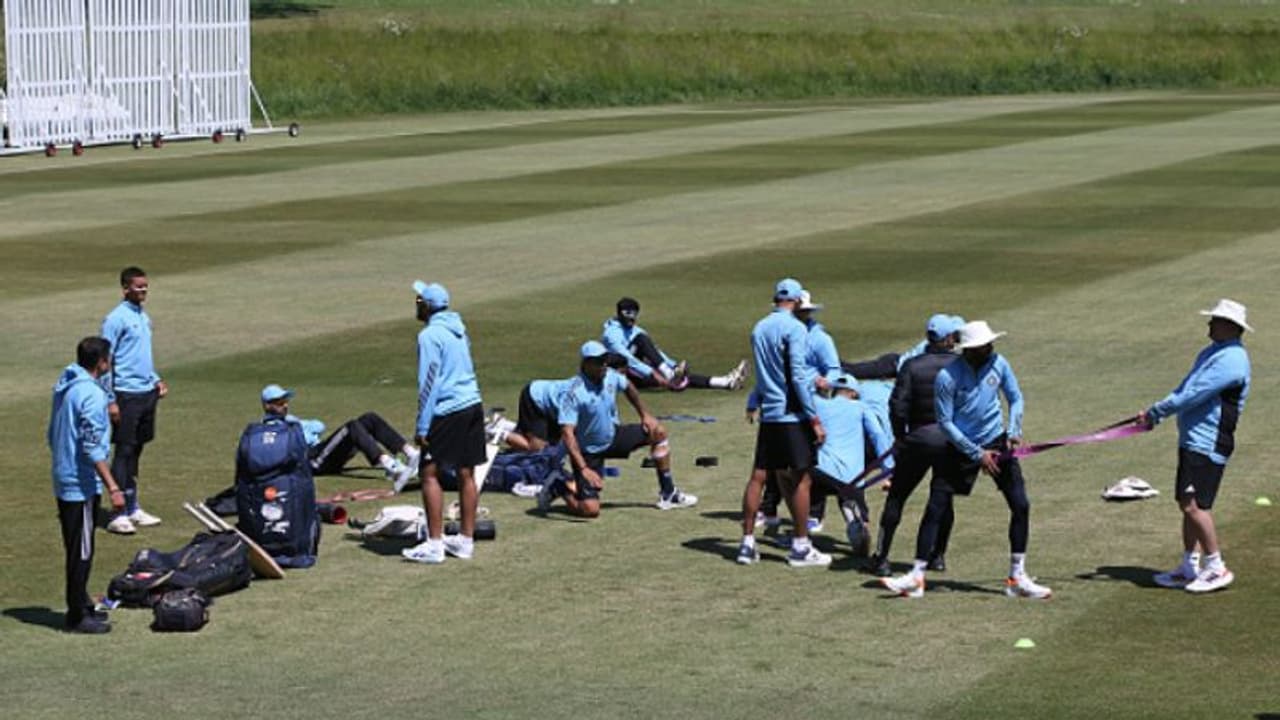 ഇംഗ്ലണ്ടില് ഇന്ത്യന് ടീമിന്റെ പരിശീലനം പ്രത്യേക റബ്ബര് ബോളില്! എന്തുകൊണ്ട്? ഇംഗ്ലണ്ടില് ഇന്ത്യന് ടീമിന്റെ പരിശീലനം പ്രത്യേക റബ്ബര് ബോളില്! എന്തുകൊണ്ട്?