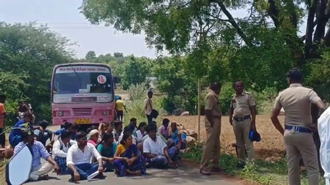 அடிப்படை வசதிகள் தேவை: தர்மபுரியில் பழங்குடியினர் சாலை மறியல் கண்டுகொள்ளுமா மாவட்ட நிர்வாகம்? அடிப்படை வசதிகள் தேவை: தர்மபுரியில் பழங்குடியினர் சாலை மறியல் கண்டுகொள்ளுமா மாவட்ட நிர்வாகம்?