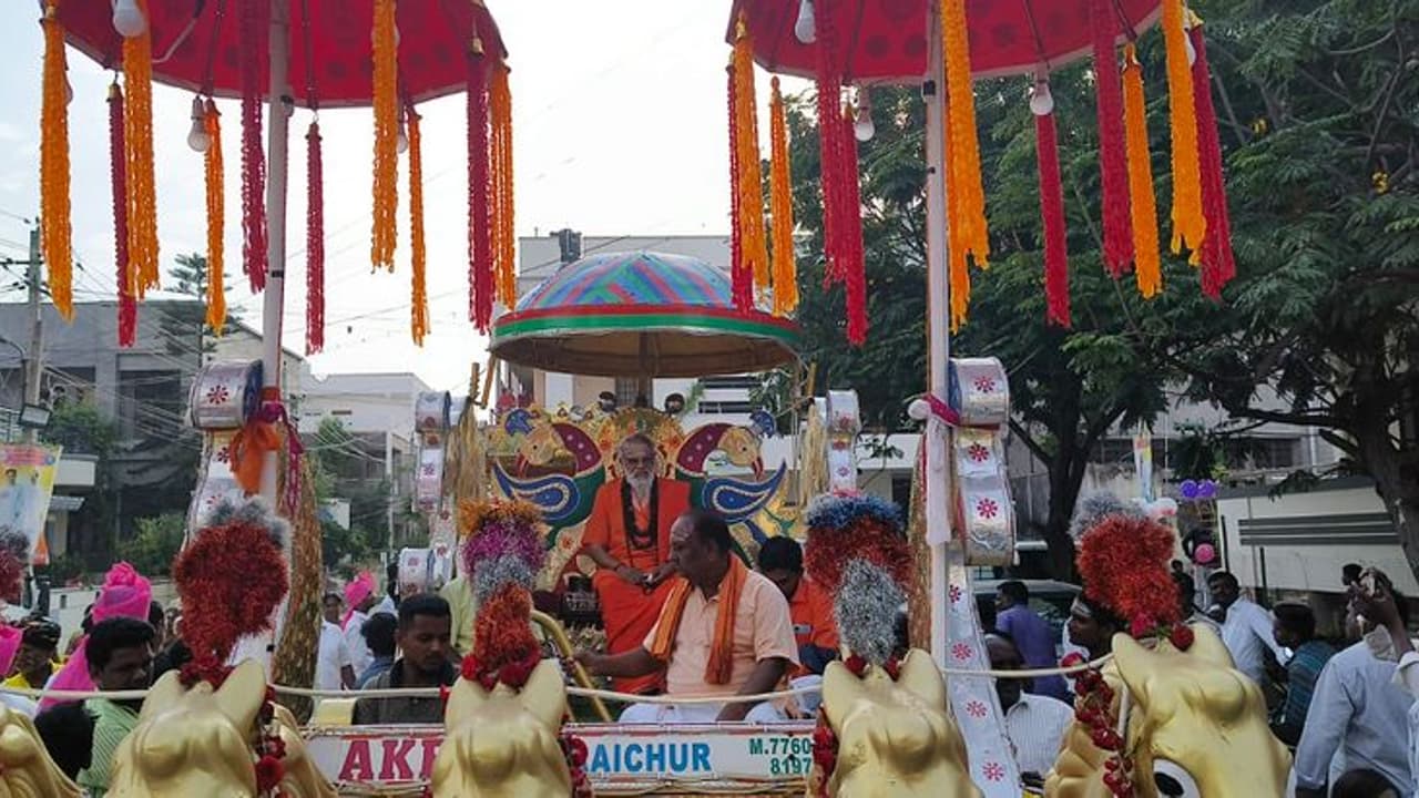 ರಾಯಚೂರಿನಲ್ಲಿ ಮುಂಗಾರು ಹಬ್ಬದ ಸಂಭ್ರಮ: ಮುನ್ನೂರು ಕಾಪು ಸಮಾಜದಿಂದ ಆಯೋಜನೆ ರಾಯಚೂರಿನಲ್ಲಿ ಮುಂಗಾರು ಹಬ್ಬದ ಸಂಭ್ರಮ: ಮುನ್ನೂರು ಕಾಪು ಸಮಾಜದಿಂದ ಆಯೋಜನೆ