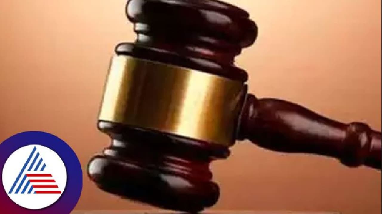 சிங்கப்பூரில் அருகில் இருந்த நபரின் காதை கடித்த இந்தியர்.. நீதிமன்றம் என்ன தண்டனை வழங்கியது?