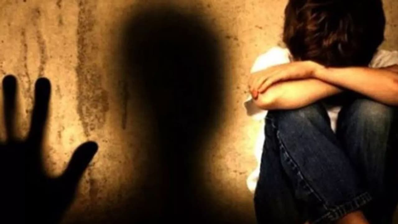 பைக்கில் லிப்ட் கேட்ட சிறுவனுக்கு பாலியல் தொல்லை கொடுத்த பாஜக பிரமுகர்.. தற்போதைய நிலைமையை பார்த்தீங்களா? பைக்கில் லிப்ட் கேட்ட சிறுவனுக்கு பாலியல் தொல்லை கொடுத்த பாஜக பிரமுகர்.. தற்போதைய நிலைமையை பார்த்தீங்களா?