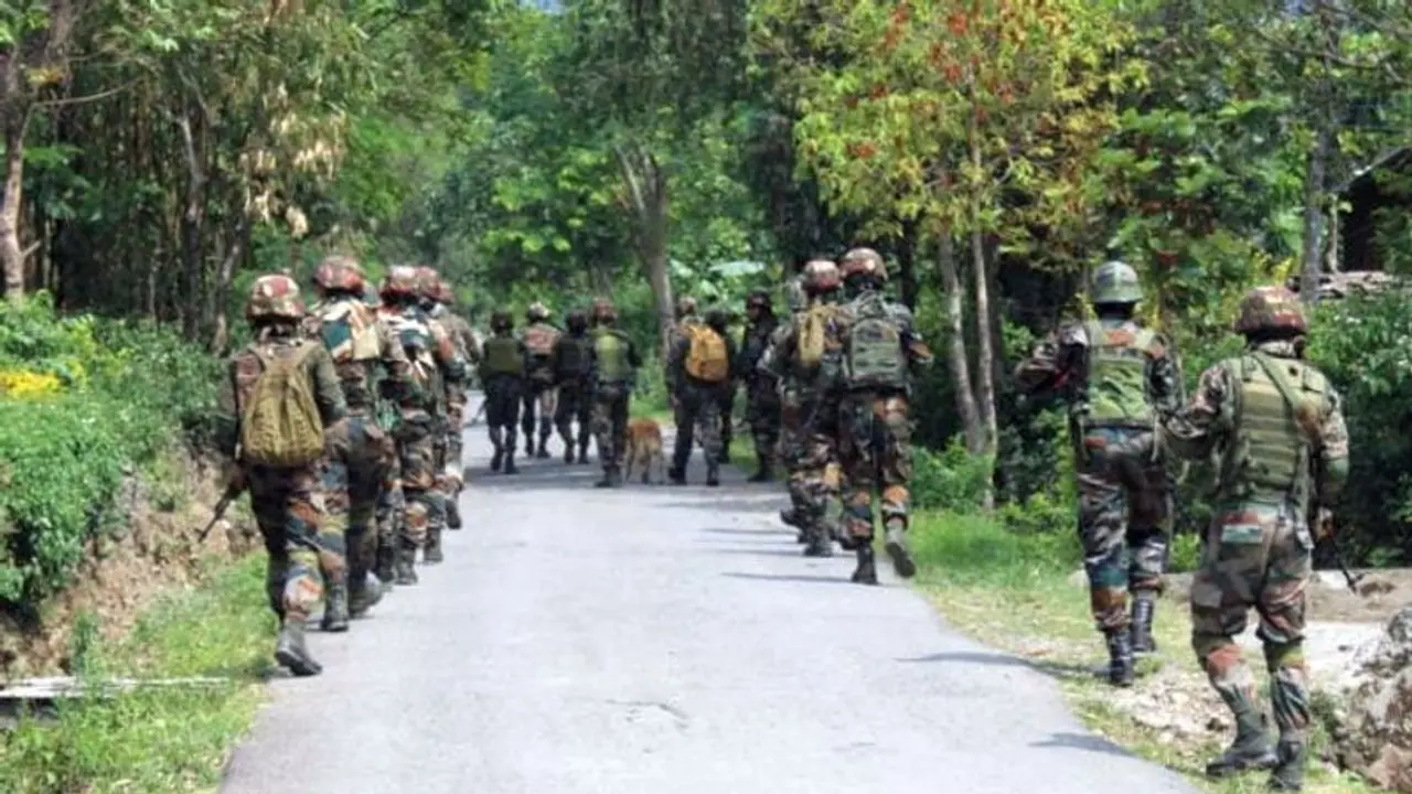 కాశ్మీర్ లో ముగ్గురు స్థానికేతరులపై ఉగ్రవాదులు కాల్పులు కాశ్మీర్ లో ముగ్గురు స్థానికేతరులపై ఉగ్రవాదులు కాల్పులు