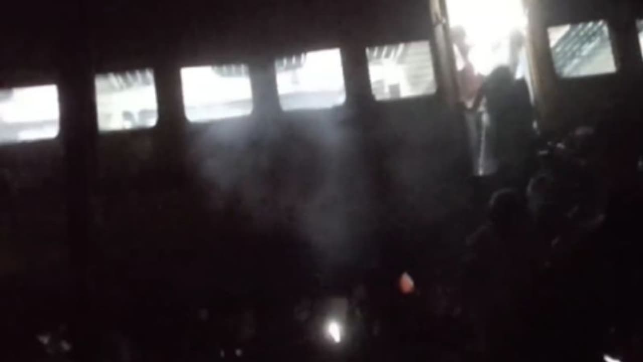 మచిలీపట్నం తిరుపతి ఎక్స్ప్రెస్ రైలుకు తప్పిన ప్రమాదం.. వివరాలు ఇవే.. మచిలీపట్నం తిరుపతి ఎక్స్ప్రెస్ రైలుకు తప్పిన ప్రమాదం.. వివరాలు ఇవే..