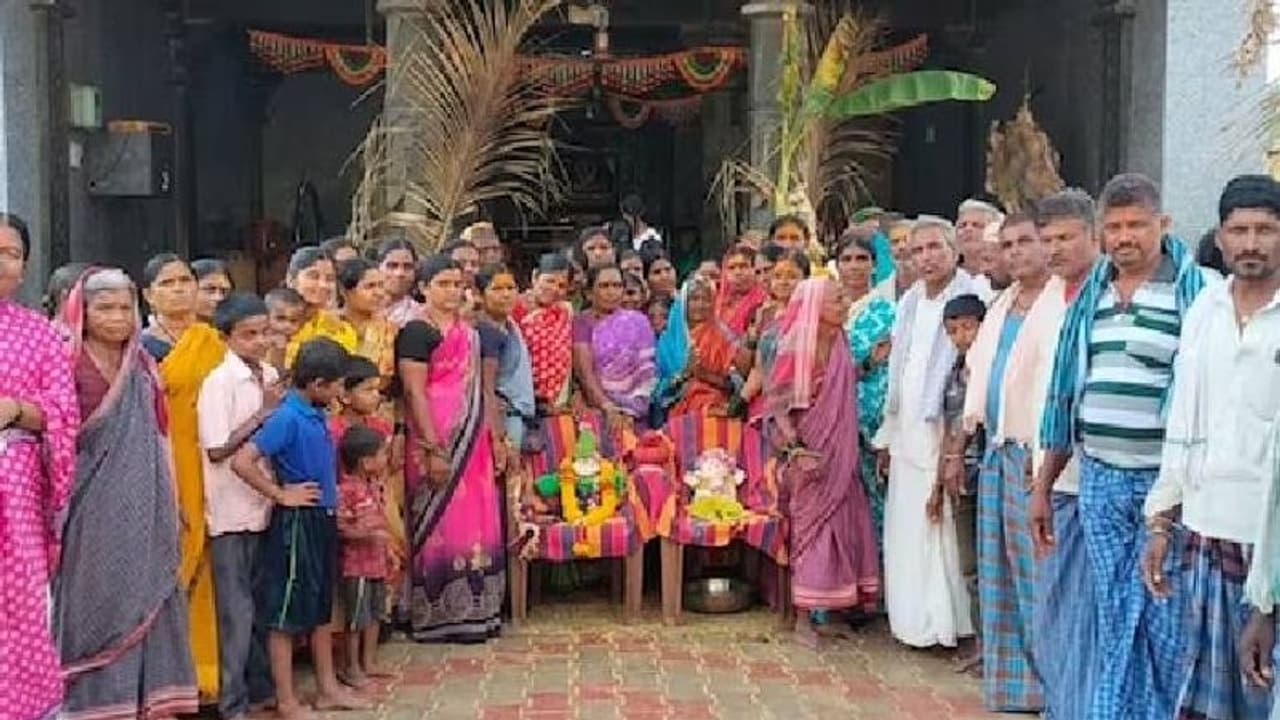 മഴയില്ല, പാവകളെ വിവാഹം കഴിപ്പിച്ച് നാട്ടുകാർ! മഴയില്ല, പാവകളെ വിവാഹം കഴിപ്പിച്ച് നാട്ടുകാർ!