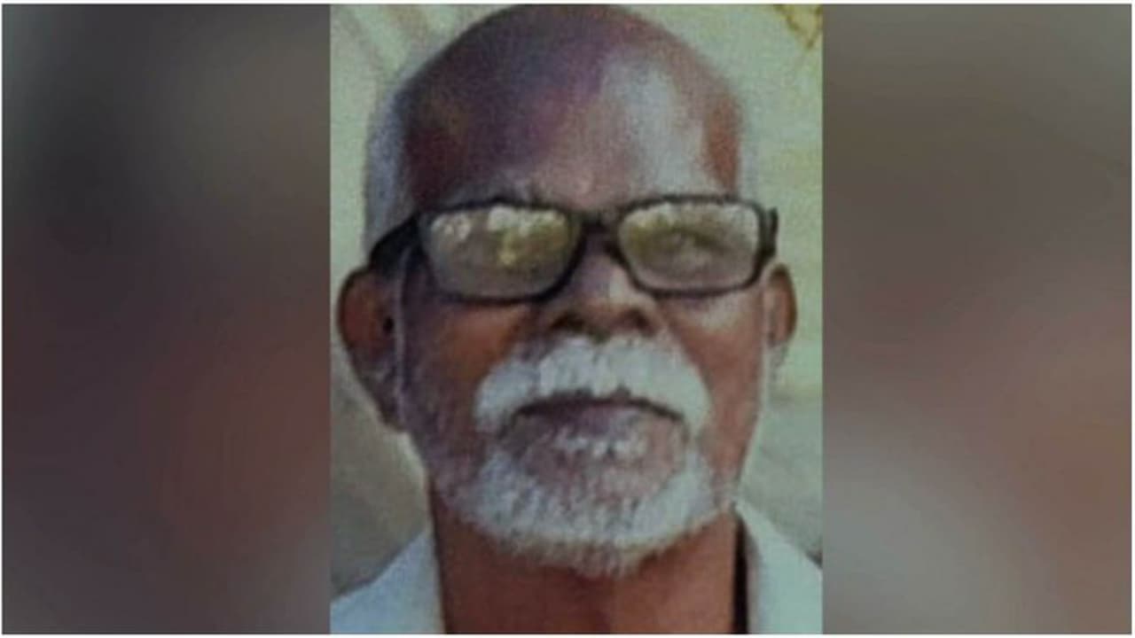 മതിലകം സ്റ്റേഷന് ആക്രമണം: കമാന്ഡറായിരുന്ന നക്സല് നേതാവ് അപകടത്തില് മരിച്ചു മതിലകം സ്റ്റേഷന് ആക്രമണം: കമാന്ഡറായിരുന്ന നക്സല് നേതാവ് അപകടത്തില് മരിച്ചു