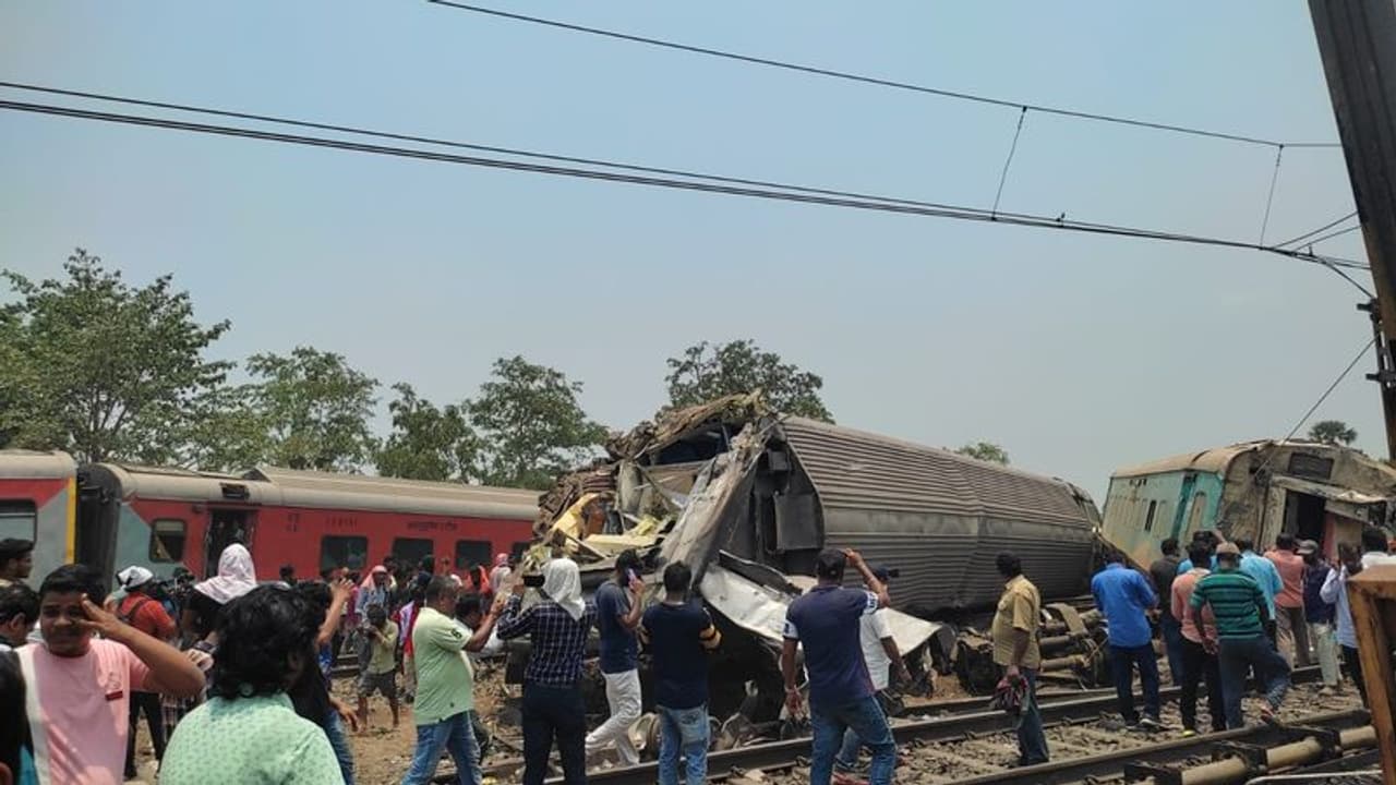 ബാല സോർ ട്രെയിൻ അപകടം: റെയിൽവേ പൊലീസ് കേസെടുത്തു ബാല സോർ ട്രെയിൻ അപകടം: റെയിൽവേ പൊലീസ് കേസെടുത്തു