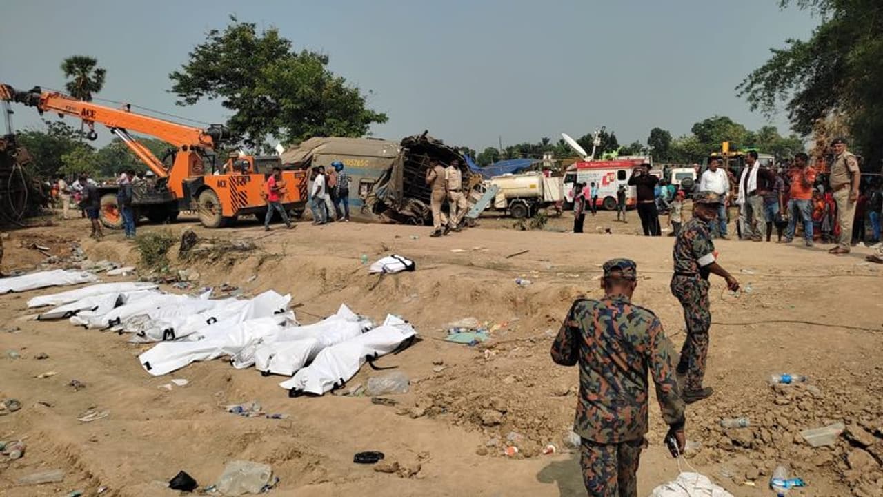 ಆತ್ಮಗಳ ಭಯ? ಒಡಿಸಾ ರೈಲು ದುರಂತದಲ್ಲಿ ಮೃತರ ಶವ ಇಟ್ಟಿದ್ದ ಶಾಲೆಗೆ ಬರಲು ಮಕ್ಕಳ ಹಿಂದೇಟು ಆತ್ಮಗಳ ಭಯ? ಒಡಿಸಾ ರೈಲು ದುರಂತದಲ್ಲಿ ಮೃತರ ಶವ ಇಟ್ಟಿದ್ದ ಶಾಲೆಗೆ ಬರಲು ಮಕ್ಕಳ ಹಿಂದೇಟು