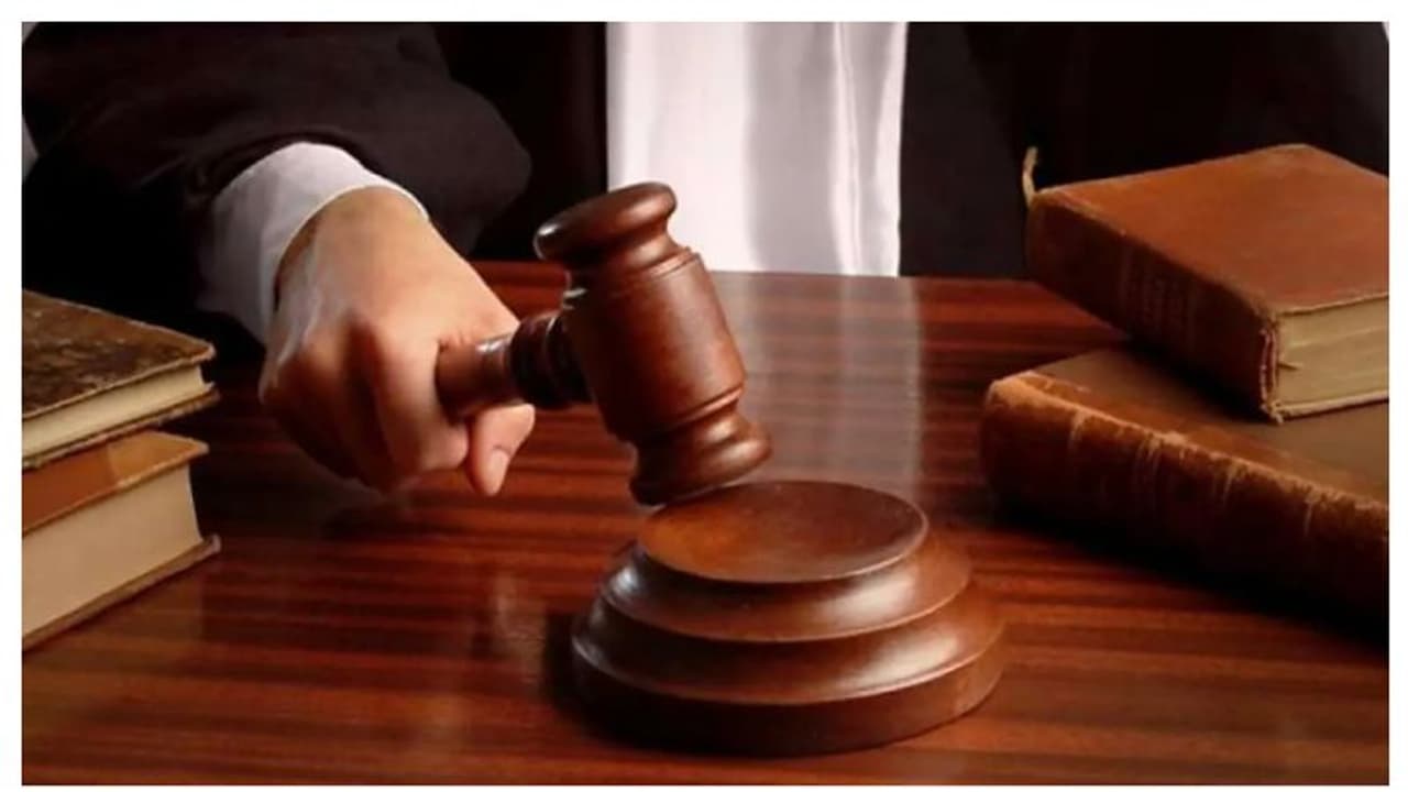 பாலியல் பலாத்கார குற்றவாளியுடன் சமரசம் செய்ய வாய்ப்பிருக்கா? மனுஸ்மிரிதி படிக்க சொன்ன அதே நீதிபதி கேள்வி..