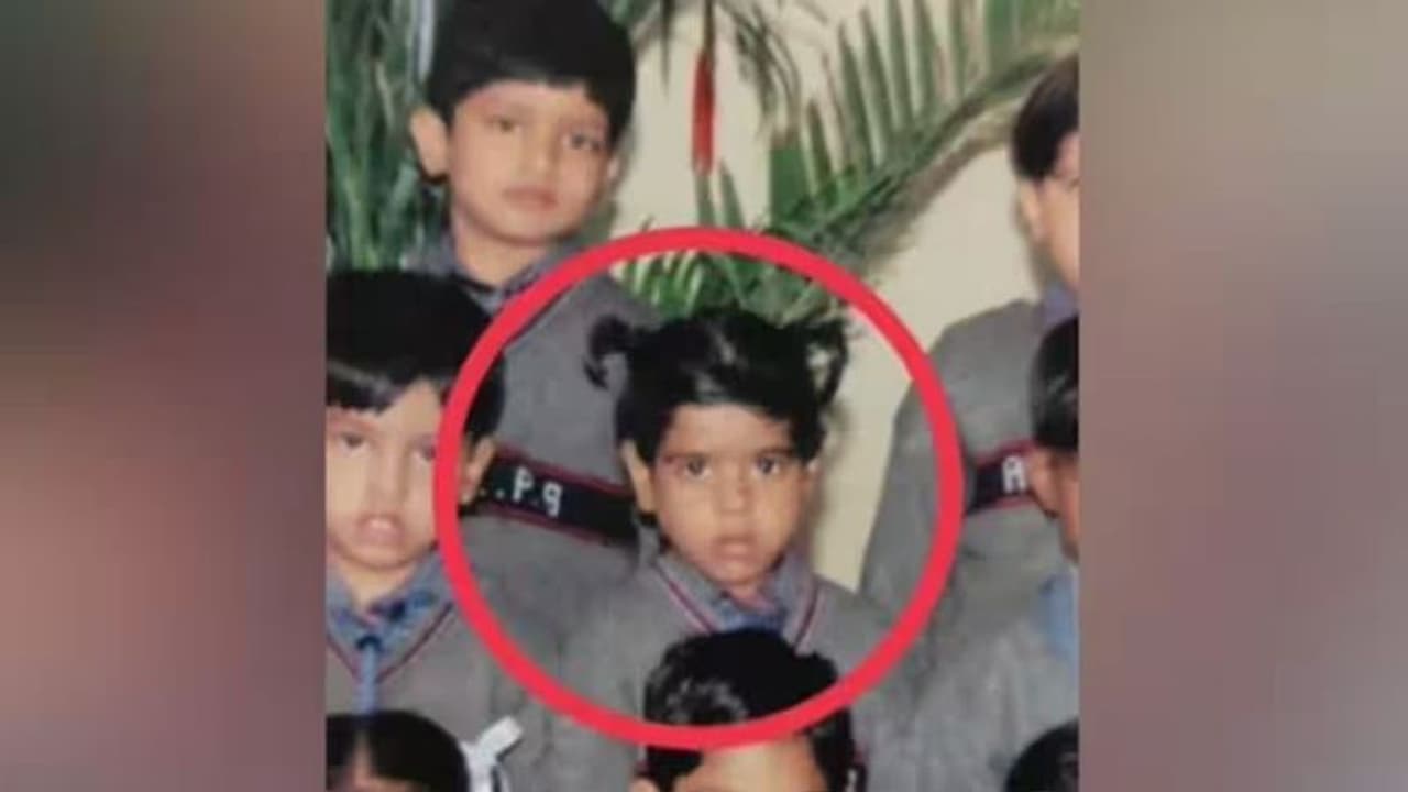 ఇన్స్టాగ్రామ్ ద్వారా 18 ఏళ్ల తర్వాత చిన్ననాటి ఫ్రెండ్ ని.. సోషల్ మీడియాలో పోస్ట్ వైరల్.. చివరికి ఏమైందంటే.. ఇన్స్టాగ్రామ్ ద్వారా 18 ఏళ్ల తర్వాత చిన్ననాటి ఫ్రెండ్ ని.. సోషల్ మీడియాలో పోస్ట్ వైరల్.. చివరికి ఏమైందంటే..