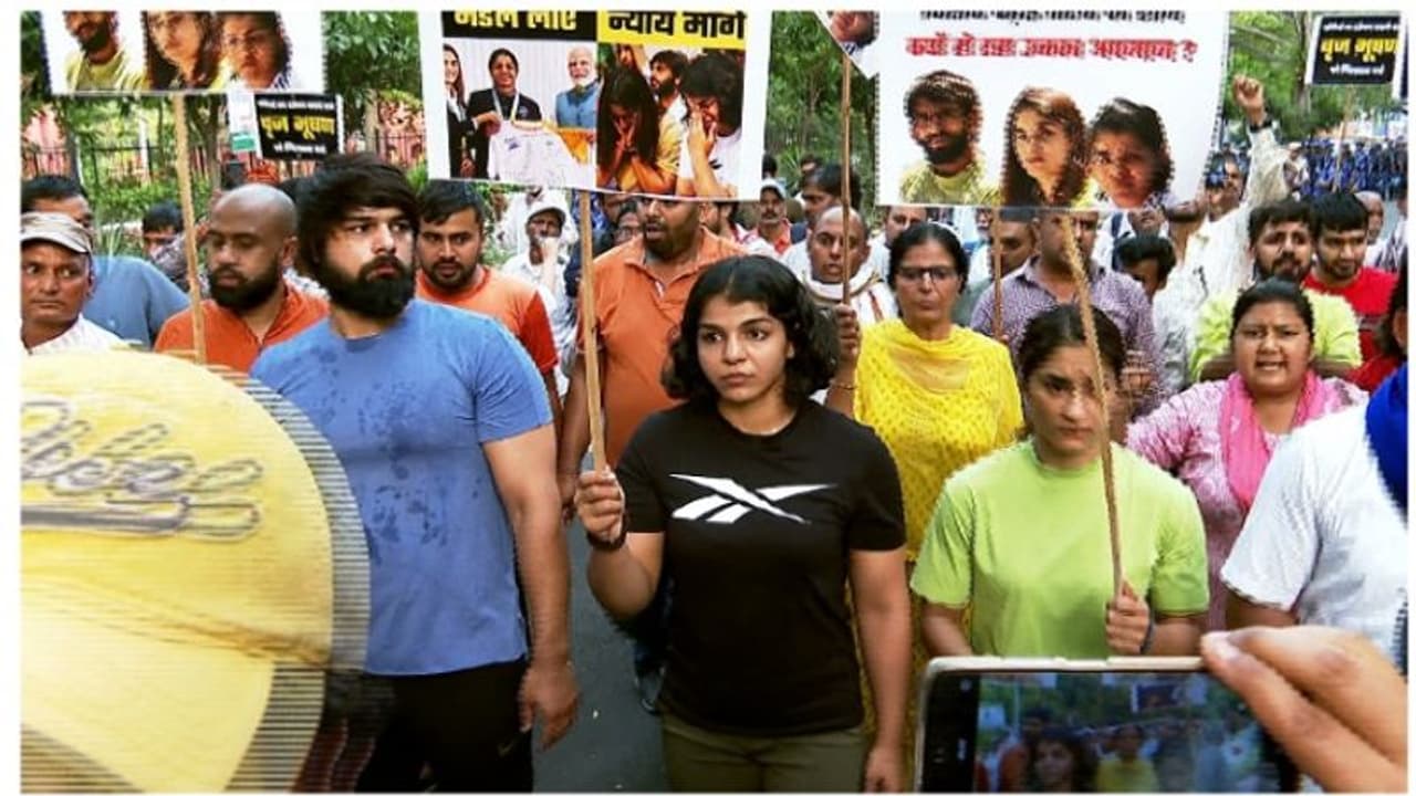 'നീതി കിട്ടാൻ ജോലി തടസ്സമാണെങ്കിൽ രാജി വയ്ക്കാനും മടിയില്ല'; ജോലി കാണിച്ച് പേടിപ്പിക്കരുതെന്നും സാക്ഷി മാലിക്