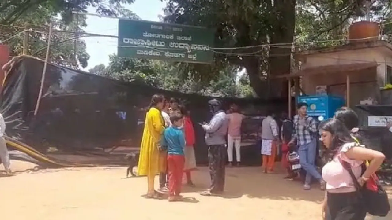 ಗಲಭೆ ಕೇಂದ್ರಗಳಾಗುತ್ತಿವೆಯಾ ಕೊಡಗಿನ ಪ್ರವಾಸಿ ತಾಣಗಳು: ಆತಂಕ ಎದುರಿಸುತ್ತಿರುವ ಪ್ರವಾಸಿಗರು ಗಲಭೆ ಕೇಂದ್ರಗಳಾಗುತ್ತಿವೆಯಾ ಕೊಡಗಿನ ಪ್ರವಾಸಿ ತಾಣಗಳು: ಆತಂಕ ಎದುರಿಸುತ್ತಿರುವ ಪ್ರವಾಸಿಗರು