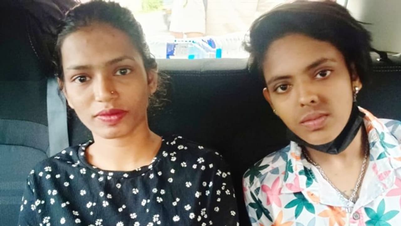 ബുള്ളറ്റിൽ ബംഗളൂരുവിൽ പോയി ലഹരി എത്തിക്കും, തൃശ്ശൂരിൽ പിടിയിലായത് കരാട്ടെ അഭ്യാസിയും ഫാഷന് ഡിസൈനറുമായ യുവതികൾ ബുള്ളറ്റിൽ ബംഗളൂരുവിൽ പോയി ലഹരി എത്തിക്കും, തൃശ്ശൂരിൽ പിടിയിലായത് കരാട്ടെ അഭ്യാസിയും ഫാഷന് ഡിസൈനറുമായ യുവതികൾ