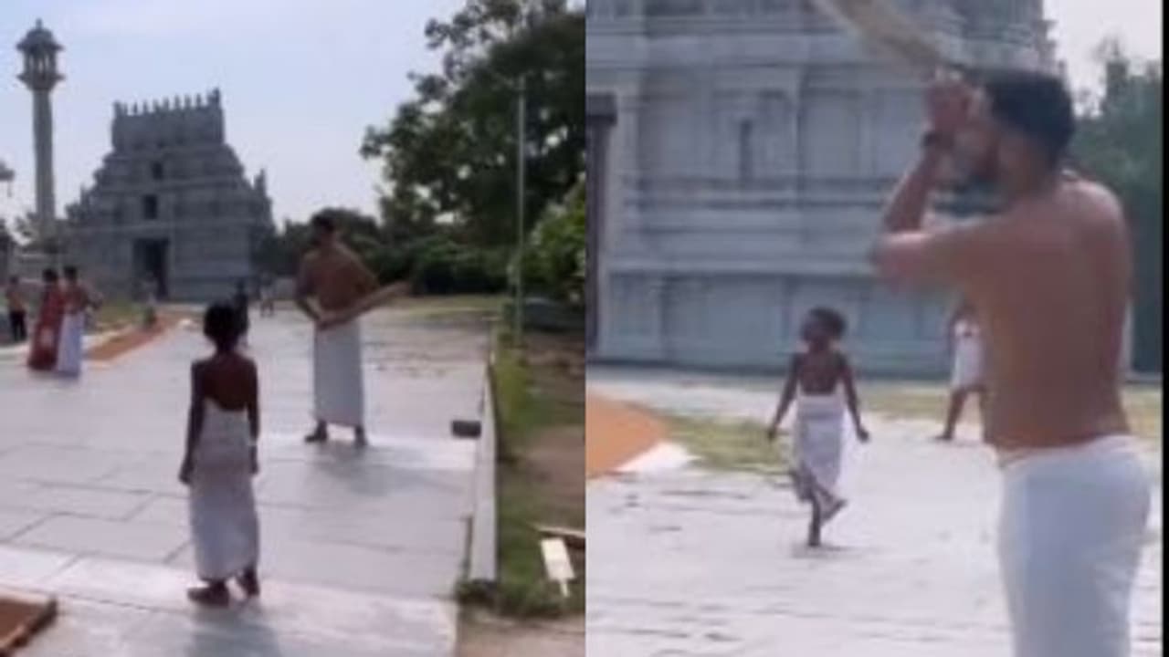 దోతి కట్టి క్రికెట్ ఆడిన వెంకటేశ్ అయ్యర్.. వీడియో వైరల్ దోతి కట్టి క్రికెట్ ఆడిన వెంకటేశ్ అయ్యర్.. వీడియో వైరల్