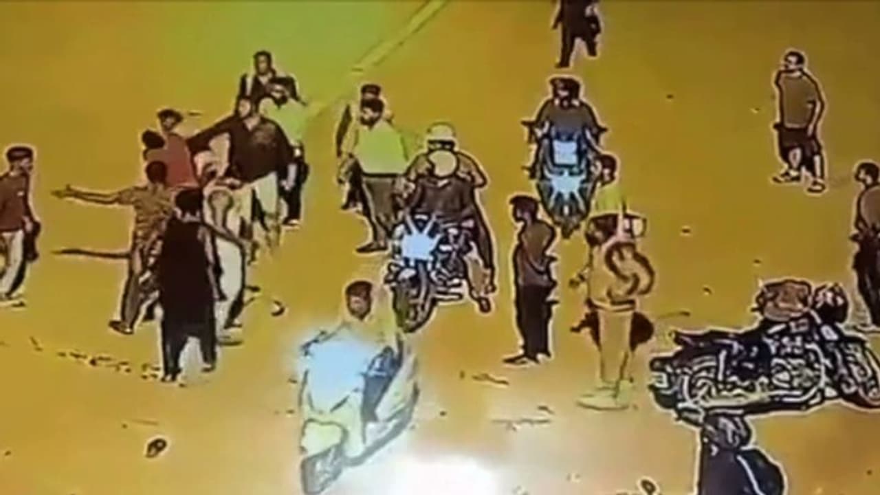 ടോള് തുക സംബന്ധിച്ച തര്ക്കം; ടോൾ ഗേറ്റ് ജീവനക്കാരനെ ഹോക്കി സ്റ്റിക്കിന് തല്ലിക്കൊന്ന് അക്രമികൾ ടോള് തുക സംബന്ധിച്ച തര്ക്കം; ടോൾ ഗേറ്റ് ജീവനക്കാരനെ ഹോക്കി സ്റ്റിക്കിന് തല്ലിക്കൊന്ന് അക്രമികൾ