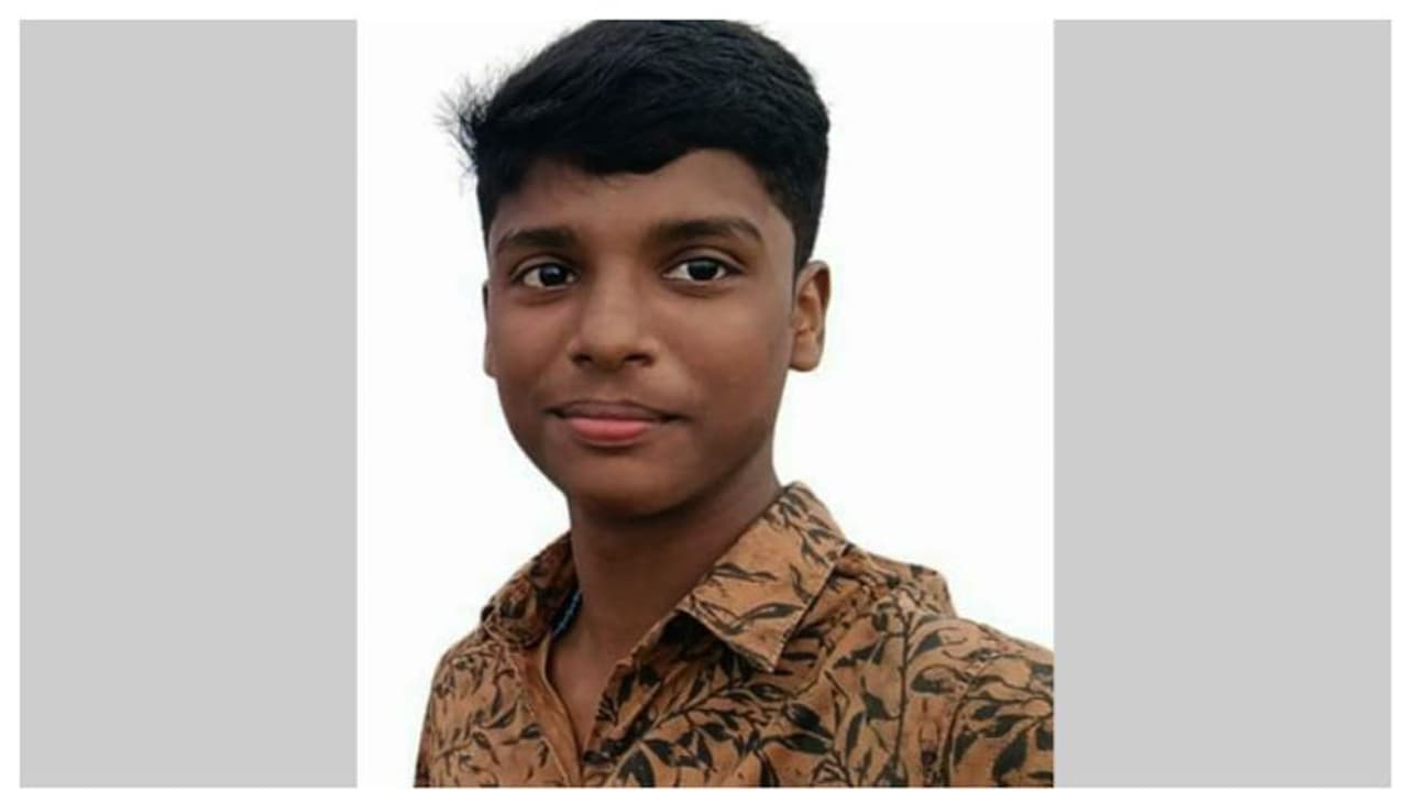 വയനാട് ചൂരൽമലയിൽ വെള്ളക്കെട്ടിൽ വീണ വിദ്യാർത്ഥി മരിച്ചു; വേദനകൾക്കിടയിലും അവയവങ്ങൾ ദാനം ചെയ്ത് കുടുംബം വയനാട് ചൂരൽമലയിൽ വെള്ളക്കെട്ടിൽ വീണ വിദ്യാർത്ഥി മരിച്ചു; വേദനകൾക്കിടയിലും അവയവങ്ങൾ ദാനം ചെയ്ത് കുടുംബം