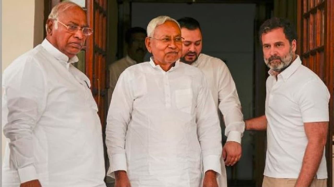 2024ರ ಚುನಾವಣೆಯಲ್ಲಿ ಬಿಜೆಪಿ ಸೋಲಿಸಲು ಪಣ: ವಿಪಕ್ಷ ಸಭೆ ಮುಂದೂಡಿಕೆ