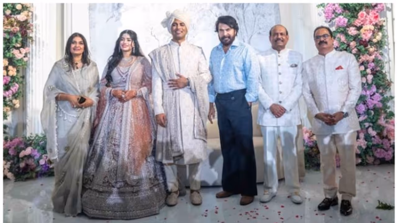 എം.എ അഷ്റഫ് അലിയുടെ മകള് അബുദാബിയില് വിവാഹിതയായി; ചലച്ചിത്ര താരങ്ങള് ഉള്പ്പെടെ പ്രമുഖരുടെ വന്നിര എം.എ അഷ്റഫ് അലിയുടെ മകള് അബുദാബിയില് വിവാഹിതയായി; ചലച്ചിത്ര താരങ്ങള് ഉള്പ്പെടെ പ്രമുഖരുടെ വന്നിര