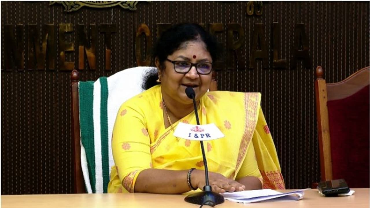 അടുത്ത കൊല്ലം മുതൽ സംസ്ഥാനത്ത് നാല് വർഷ ബിരുദ കോഴ്‌സുകൾ, മൂന്ന് വർഷ ബിരുദ കോഴ്സുകൾ ഈ വര്‍ഷം കൂടി മാത്രം 