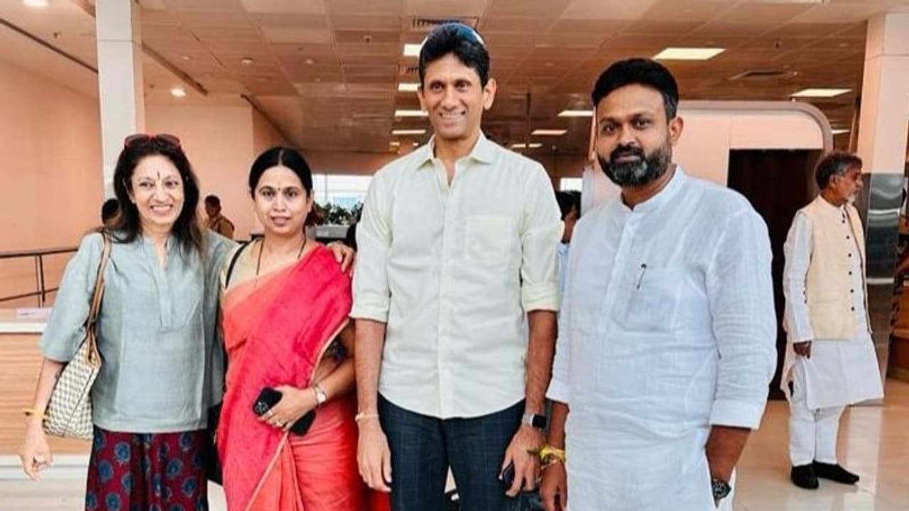 ಮಾಜಿ ಕ್ರಿಕೆಟಿಗ ವೆಂಕಟೇಶ್ ಪ್ರಸಾದ್ ಭೇಟಿ ಮಾಡಿದ ಲಕ್ಷ್ಮಿ ಹೆಬ್ಬಾಳ್ಕರ್..! ವೆಂಕಿ ರಾಜಕೀಯಕ್ಕೆ ಎಂಟ್ರಿ? ಮಾಜಿ ಕ್ರಿಕೆಟಿಗ ವೆಂಕಟೇಶ್ ಪ್ರಸಾದ್ ಭೇಟಿ ಮಾಡಿದ ಲಕ್ಷ್ಮಿ ಹೆಬ್ಬಾಳ್ಕರ್..! ವೆಂಕಿ ರಾಜಕೀಯಕ್ಕೆ ಎಂಟ್ರಿ?