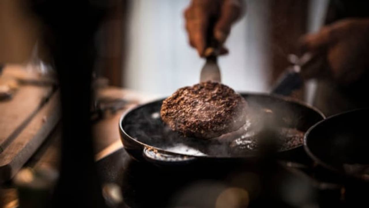 93 മണിക്കൂര്‍ തുടര്‍ച്ചയായി പാചകം ചെയ്തു; ലോക റെക്കോര്‍ഡ് സ്വന്തമാക്കി യുവതി...