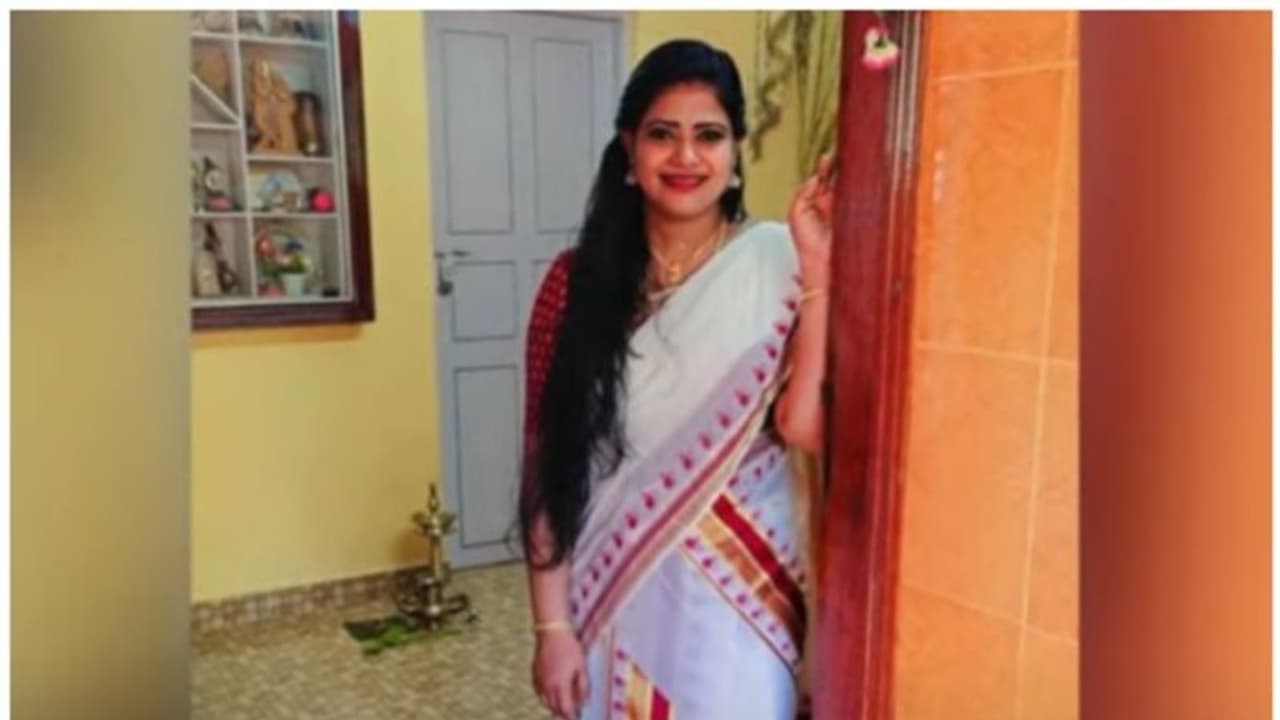  ബെംഗളൂരുവിൽ മലയാളി യുവതി തൂങ്ങിമരിച്ച നിലയിൽ