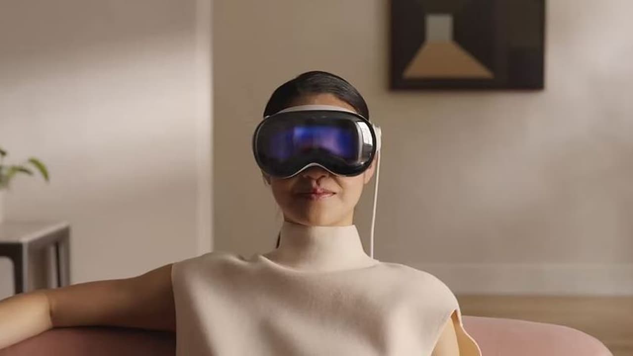 "బిగినింగ్ ఆఫ్ న్యూ జర్నీ" అని చెప్తూ.. విజన్ ప్రో ఎఆర్ హెడ్సెట్ లాంచ్ చేసిన ఆపిల్.. "బిగినింగ్ ఆఫ్ న్యూ జర్నీ" అని చెప్తూ.. విజన్ ప్రో ఎఆర్ హెడ్సెట్ లాంచ్ చేసిన ఆపిల్..