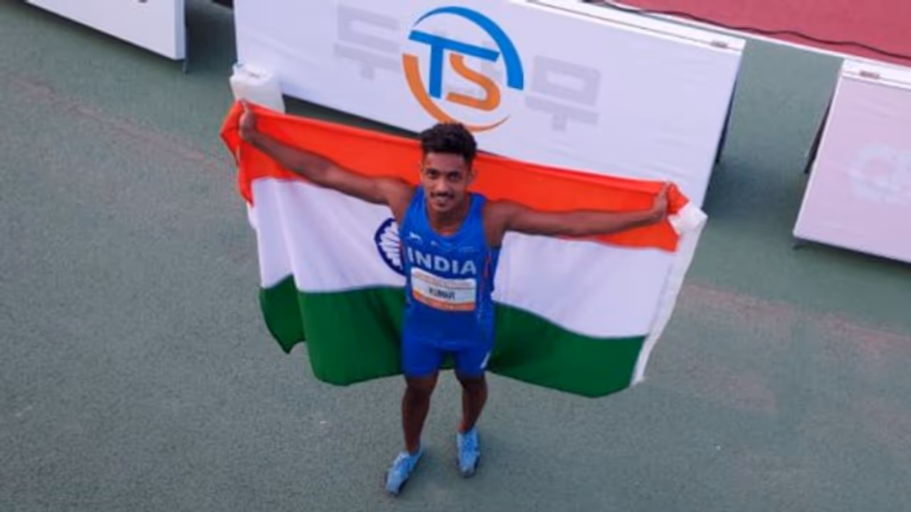 ஆசிய U20 தடகளப் போட்டியில் டெகாத்லான் பிரிவில் இந்திய வீரர் சுனில்குமார் தங்கம்! ஆசிய U20 தடகளப் போட்டியில் டெகாத்லான் பிரிவில் இந்திய வீரர் சுனில்குமார் தங்கம்!