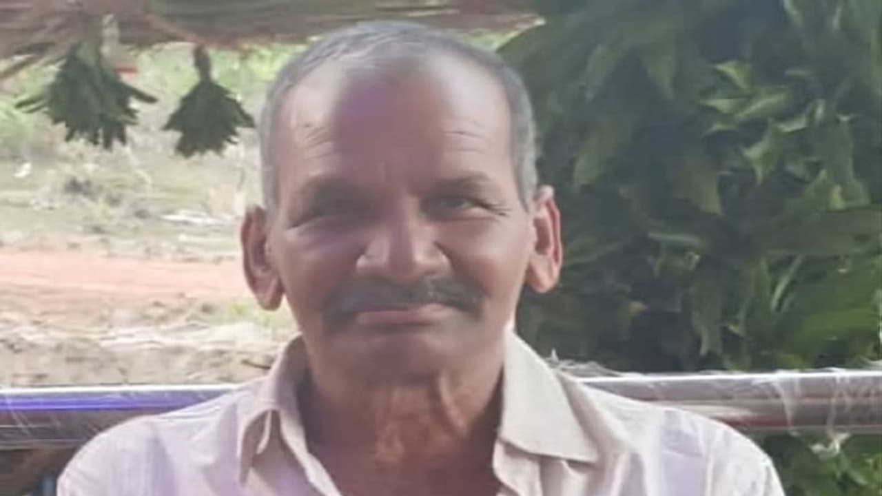 ಶಿವಮೊಗ್ಗ: ಕುಸಿದು ಬಿದ್ದು ವ್ಯಕ್ತಿ ಸಾವು, ಬ್ಯಾಟರಿ ಲೈಟ್‌ನಲ್ಲಿ ಮರಣೋತ್ತರ ಪರೀಕ್ಷೆ, ನಾಗರಿಕರ ಆಕ್ರೋಶ