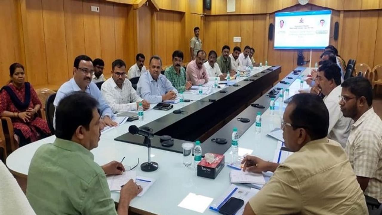 ವಸತಿ ಯೋಜನೆಗಳ ಜಾರಿಗೆ ಸಚಿವ ಜಮೀರ್‌ ಅಹಮದ್‌ ಗಡುವು