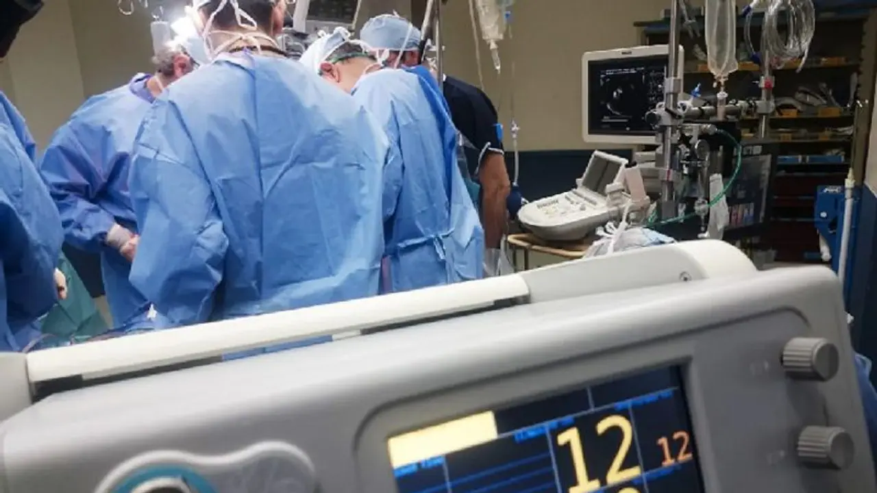 ಇದೆಂಥಾ ವಿಚಿತ್ರ ಕಾಯಿಲೆ..ಟಾಯ್ಲೆಟ್ನಲ್ಲಿ ಕುಳಿತಿದ್ದಷ್ಟೇ, ಕಾಲಿನ ಮೂಳೆನೇ ಮುರಿದೋಯ್ತು! ಇದೆಂಥಾ ವಿಚಿತ್ರ ಕಾಯಿಲೆ..ಟಾಯ್ಲೆಟ್ನಲ್ಲಿ ಕುಳಿತಿದ್ದಷ್ಟೇ, ಕಾಲಿನ ಮೂಳೆನೇ ಮುರಿದೋಯ್ತು!