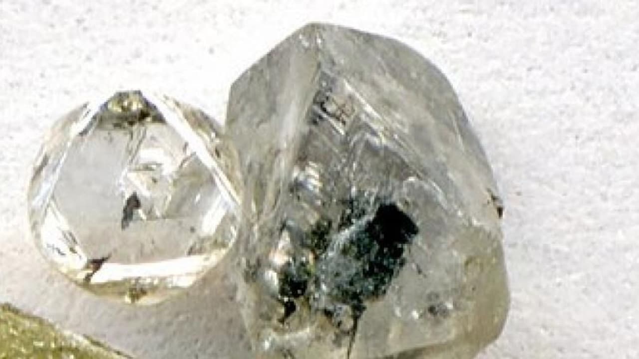 மழைக்காலத்தில் விவசாய நிலத்தில் வைர வேட்டை! அனந்தப்பூர், கர்னூலில் அதிசய நிகழ்வு