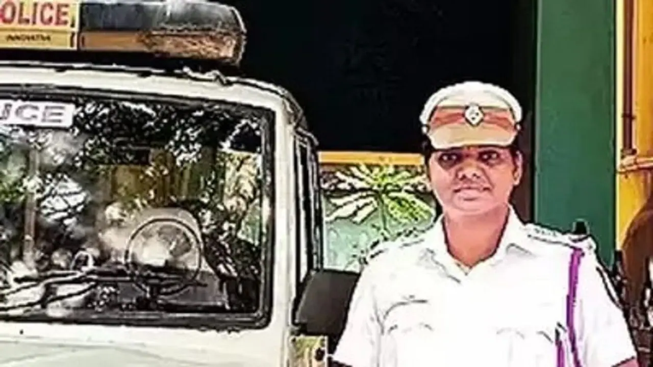 சென்னை ஆவடியில் முதல் பெண் போக்குவரத்து காவலரான சுஜிதா சென்னை ஆவடியில் முதல் பெண் போக்குவரத்து காவலரான சுஜிதா